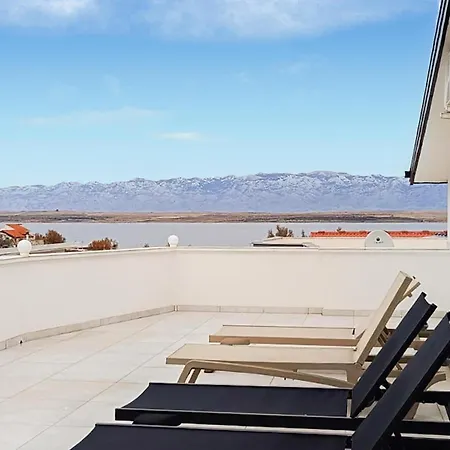 Апартаменты In With House Sea View