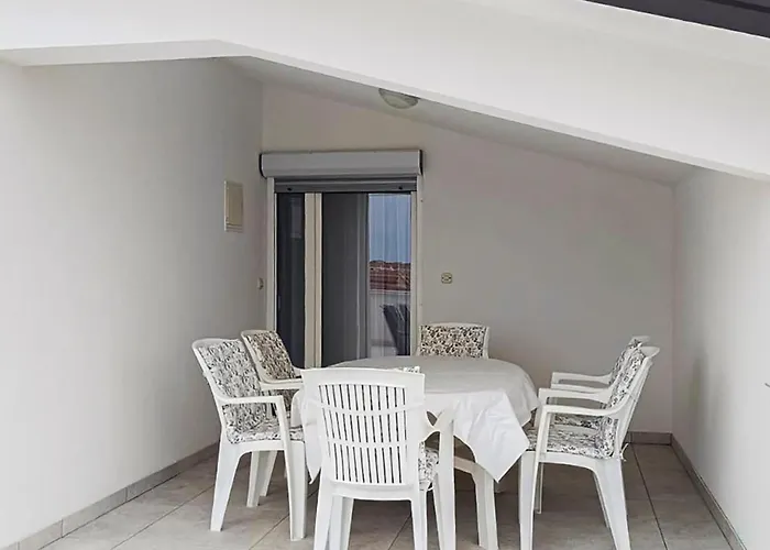 Апартаменты In With House Sea View