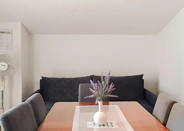 In With House Sea View Апартаменты