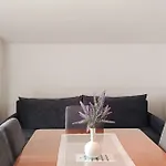 In With House Sea View 公寓