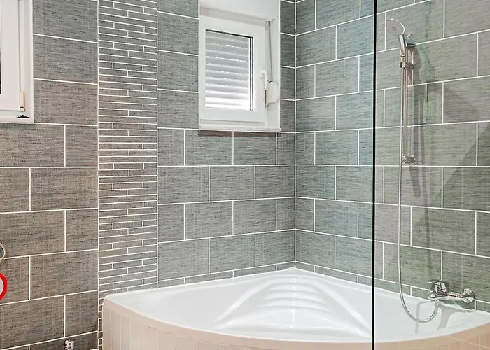 In With House Sea View Vir